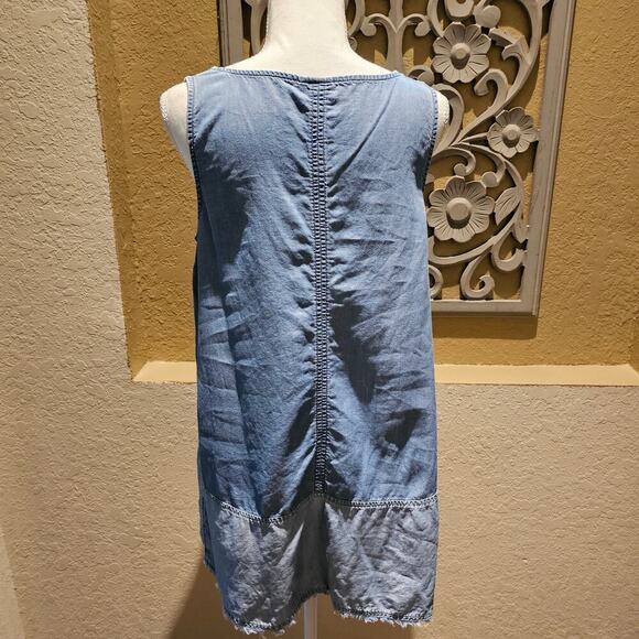 J Jill M Chambray Tank Top Sleeveless Scoop Neck Denim Blouse Travel Minimalist - Picture 4 of 10